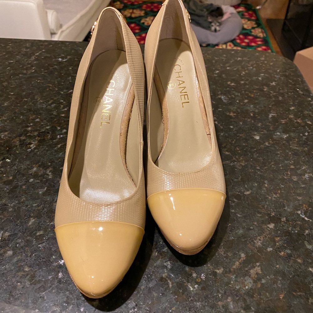 🌸CHANEL👠—Beige/Cream Platform Heels, Size 39, US 9
